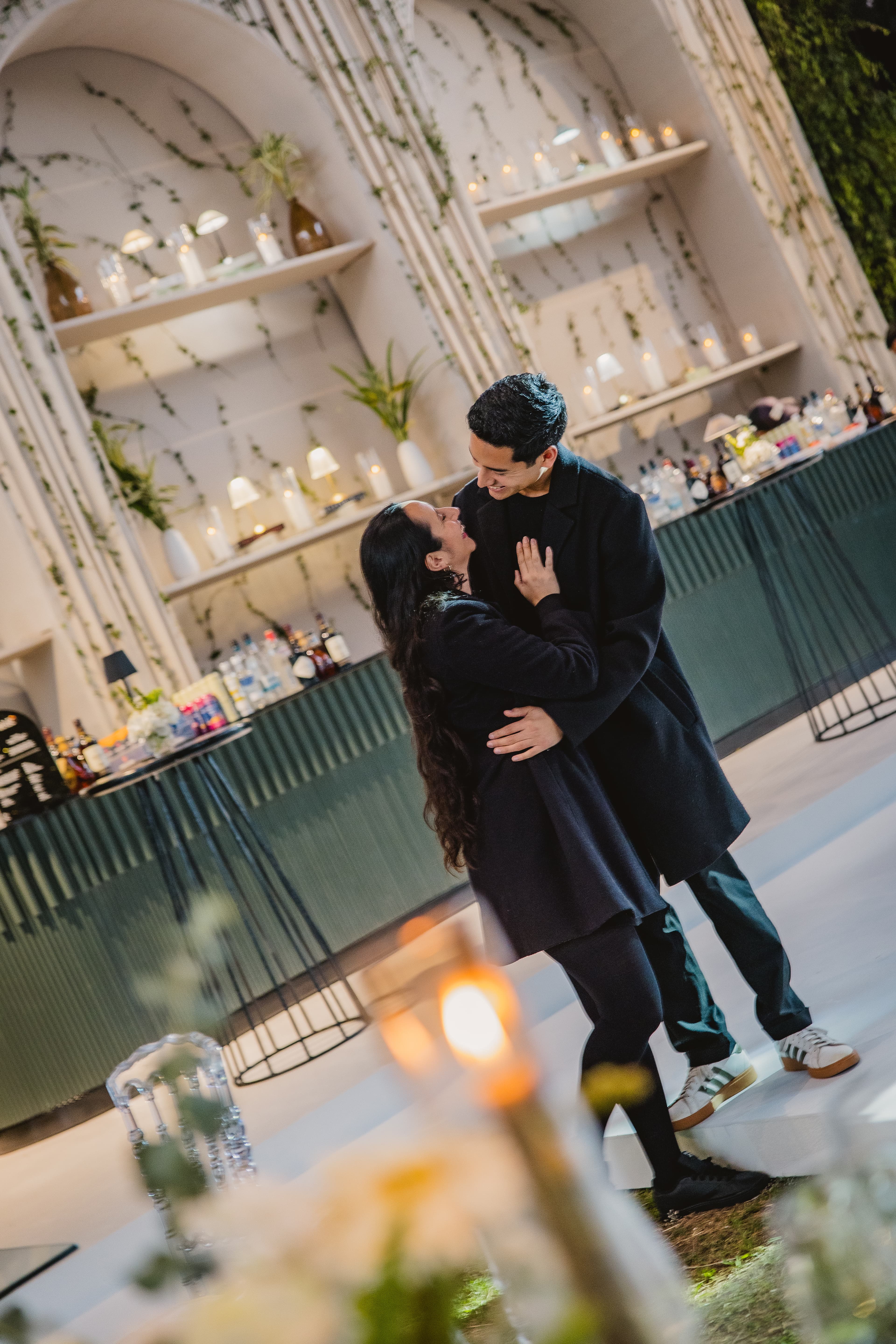 Claudia y David bailando